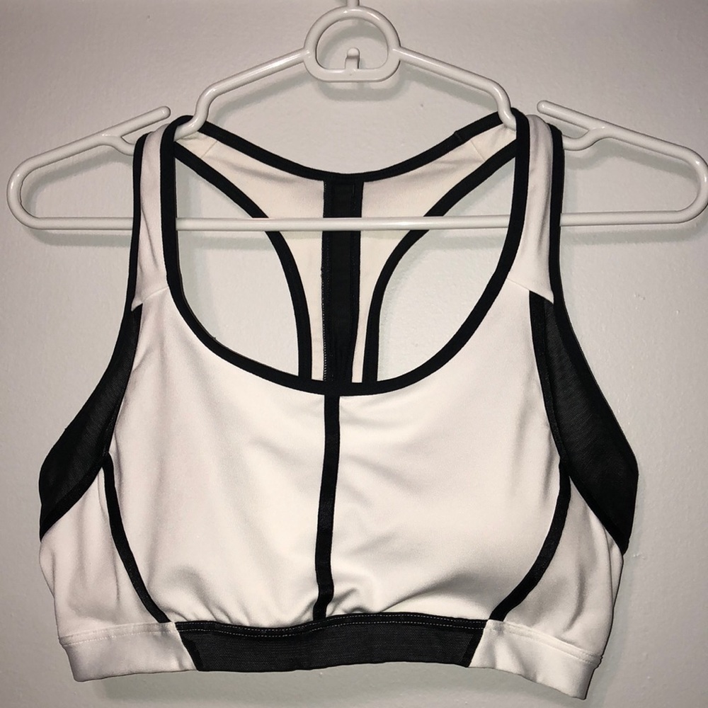 💥White and Black Mesh Sports Bra